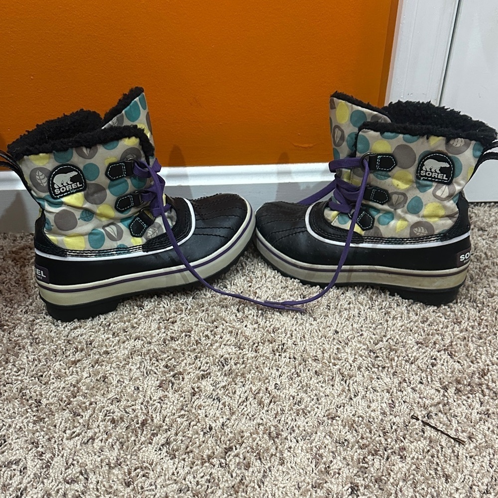 NWOT Sorel Kids' Black and Multicolor Snow Boots size 4
